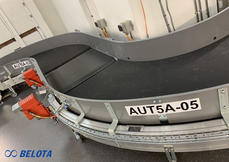 Băng chuyền hành lý cong