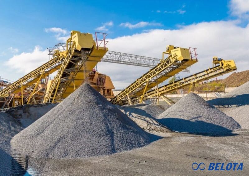 Băng chuyền tải cát ngày càng phổ biến vì mang lại nhiều lợi ích rõ rệt so với vận chuyển bằng xe chuyên dụng
