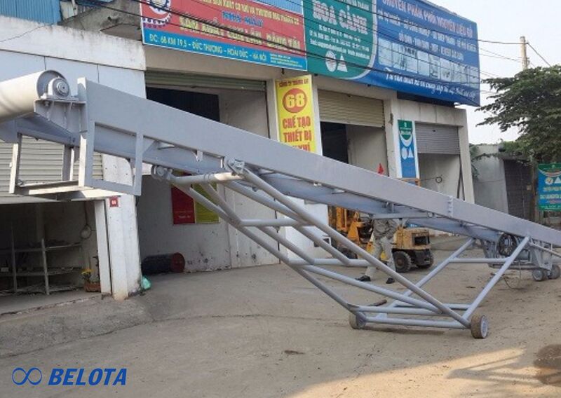 Băng tải cát nâng hạ