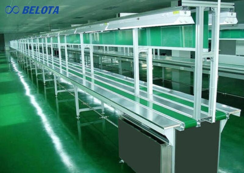 Băng tải có bàn thao tác