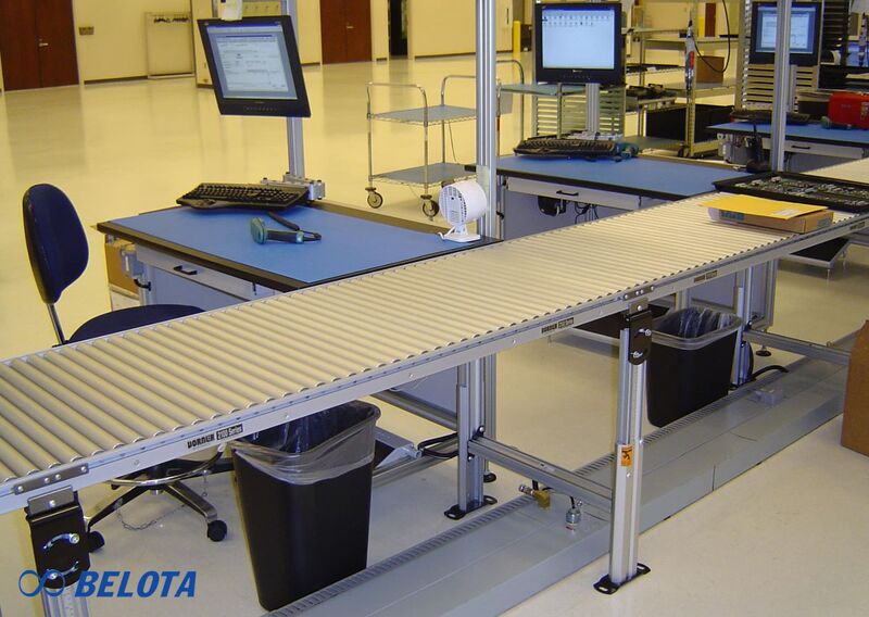 Băng tải con lăn thẳng dùng để di chuyển hàng hóa theo tuyến đường thẳng trong kho hoặc nhà máy