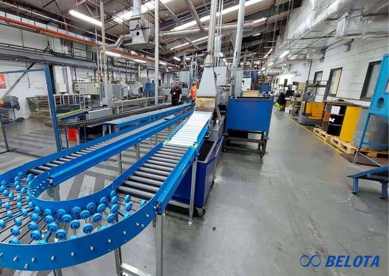 Băng tải con lăn trọng lực hoạt động không cần động cơ, giúp giảm chi phí điện năng và đầu tư ban đầu