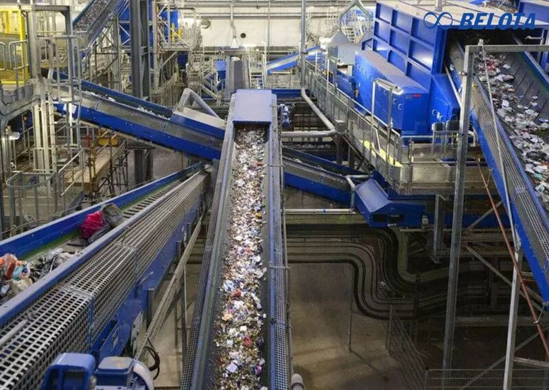 Băng tải giấy vụn là hệ thống băng tải công nghiệp dùng để thu gom, vận chuyển và xử lý giấy phế liệu