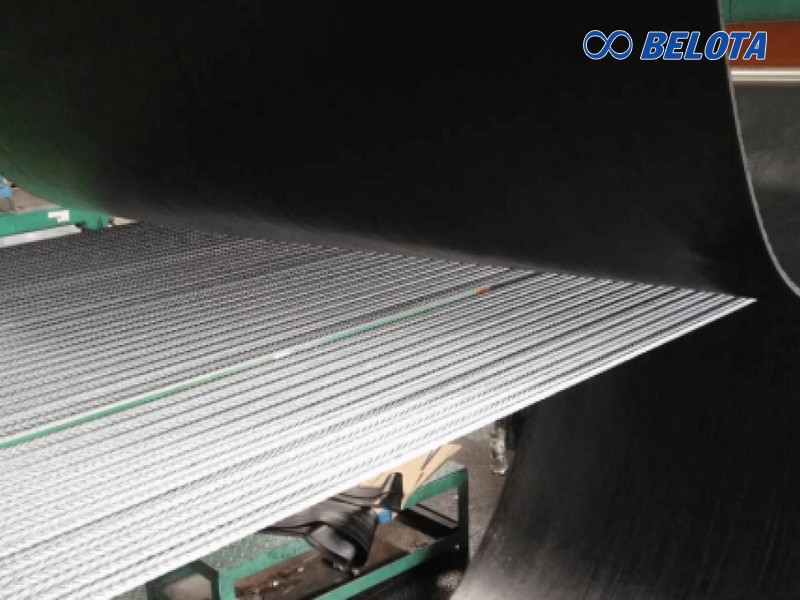 Băng tải lõi thép nổi bật là chịu được tải trọng lớn mà không bị biến dạng