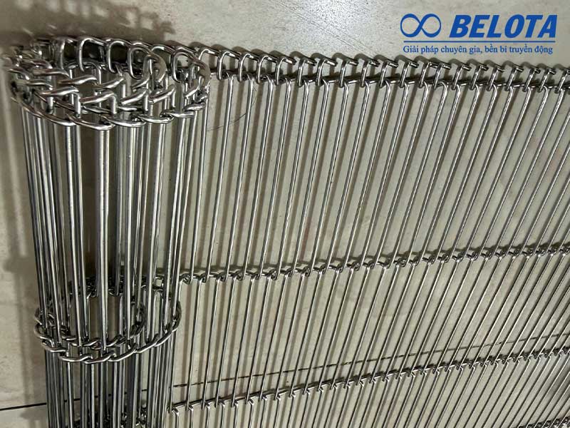 Băng tải lưới cấu trúc mắt thang
