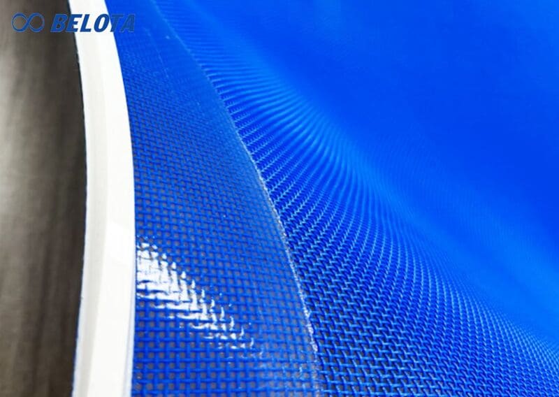 Băng tải lưới polyester mép kín có gân V