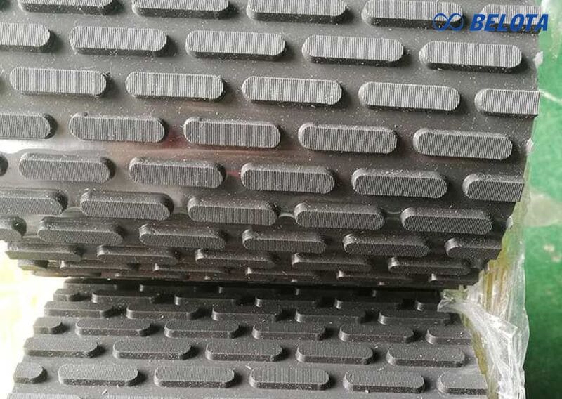 Băng tải máy chà nhám là loại băng tải chuyên dụng lắp bên trong máy chà nhám thùng hoặc máy chà nhám băng rộng