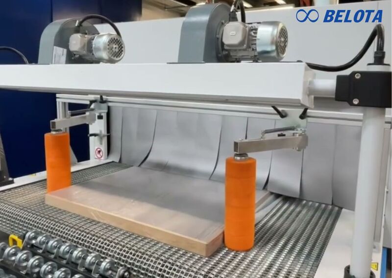 Băng tải máy co màng là hệ thống vận chuyển được tích hợp trong máy co màng