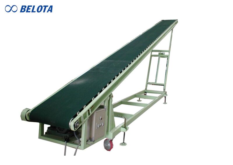 Băng tải nghiêng là hệ thống băng tải được thiết kế với góc dốc nhất định nhằm vận chuyển hàng hóa từ vị trí thấp lên cao hoặc ngược lại