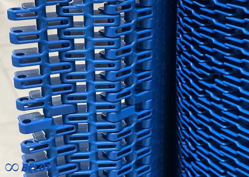 Băng tải nhựa là dòng băng tải được cấu tạo từ các mô-đun nhựa kỹ thuật (PP, PE, POM…) liên kết với nhau bằng chốt