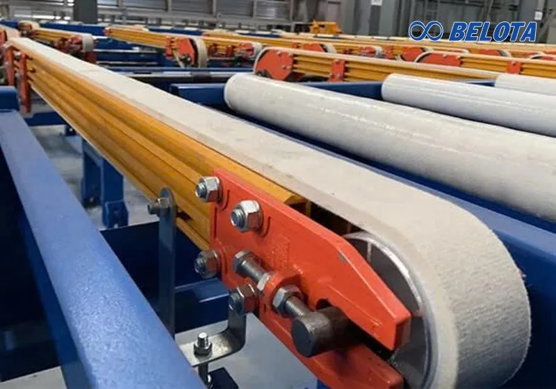 Băng tải nỉ là loại băng tải sử dụng vật liệu nỉ công nghiệp (felt) hoặc nỉ phủ bề mặt