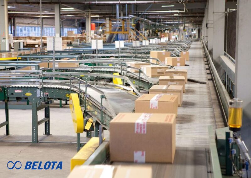 Băng tải phân loại hàng hóa là hệ thống vận chuyển được thiết kế để đưa sản phẩm đến các vị trí tập kết
