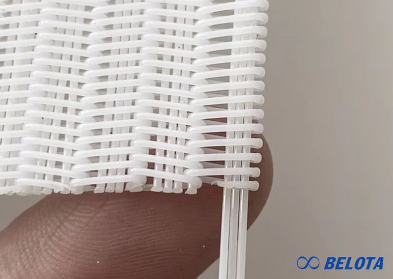 Băng tải Polyester lưới xoắn cấu tạo từ các sợi dẹt xoắn thành các vòng liên kết bằng thanh nối
