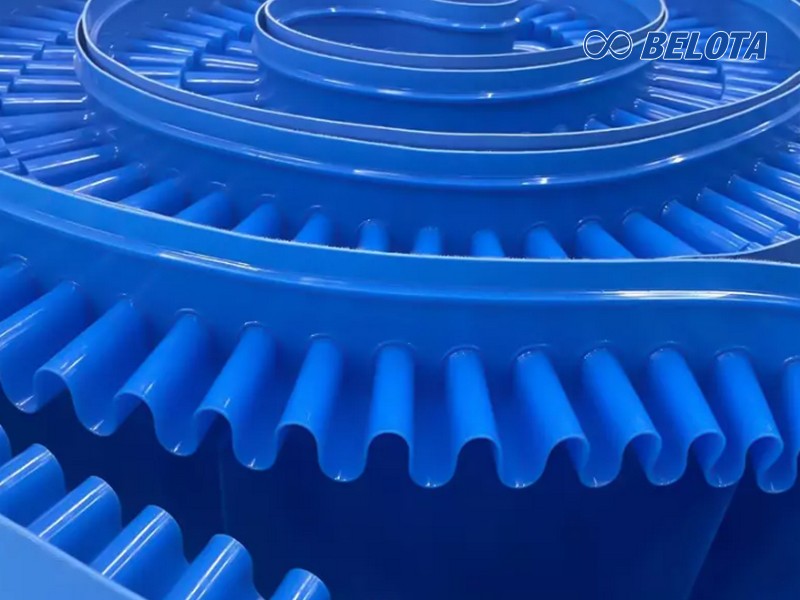 Băng tải PU gân V dẫn hướng giúp tạo vách ngăn phân chia các sản phẩm trên băng tải