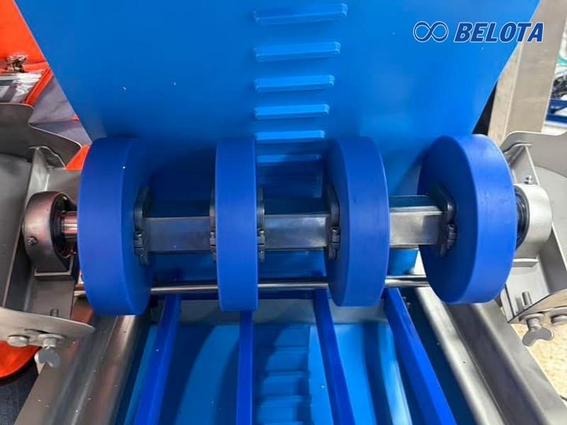 Băng tải PU nguyên khối còn có thể vận hành theo cơ chế truyền động tích cực nhờ hệ thống bánh nhông gù dạng Soliflex