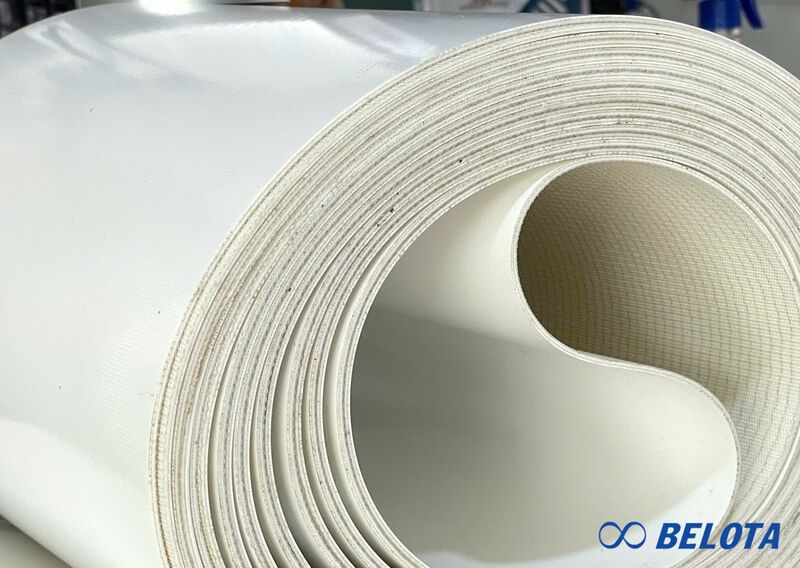 Băng tải PU trắng có bề mặt mịn, trơn, chống bám dịnh bột tốt