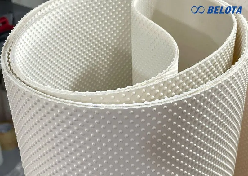 Băng tải PVC có nhiều phân loại bề mặt như gai, trơn, hạt tròn, vân caro