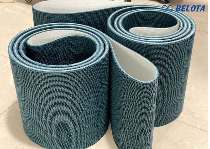 Băng tải PVC nhám được sử dụng trong các dây chuyền cần tăng độ ma sát.