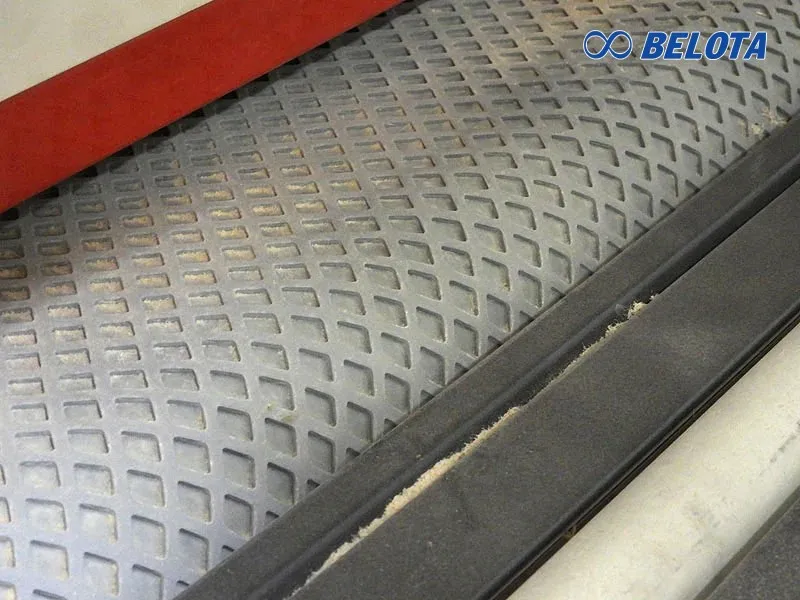 Băng tải PVC ô vuông có cấu trúc nhiều lớp bố