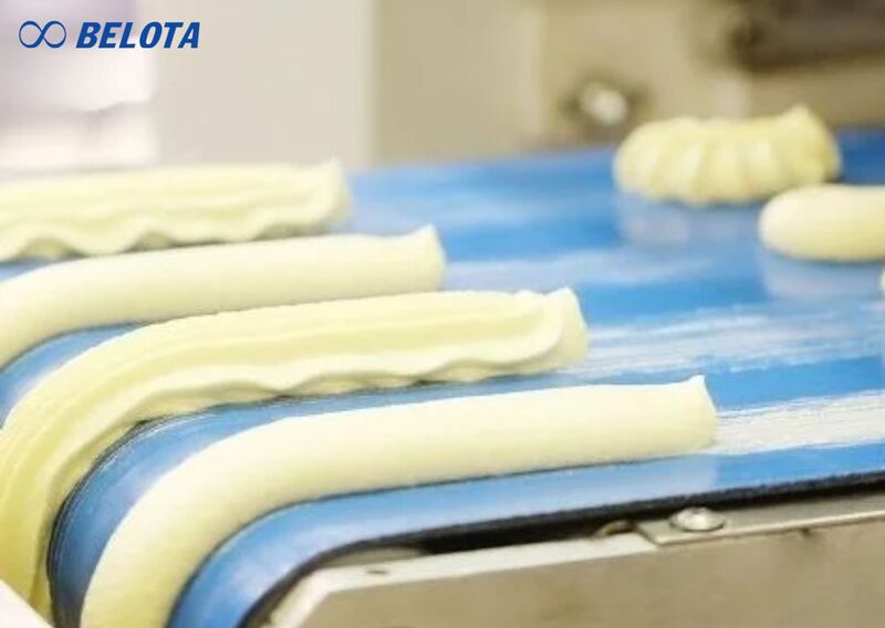 băng tải PVC thường được sử dụng để vận chuyển trong dây chuyền bánh kẹo