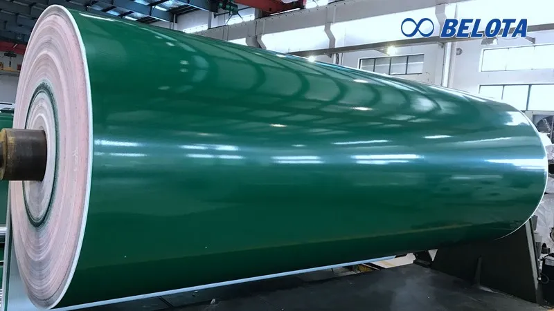 Băng tải PVC xanh nổi bật với độ bền kéo cao và khả năng chịu lực tốt