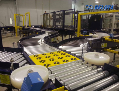 Băng tải trong kho phân loại hàng hóa