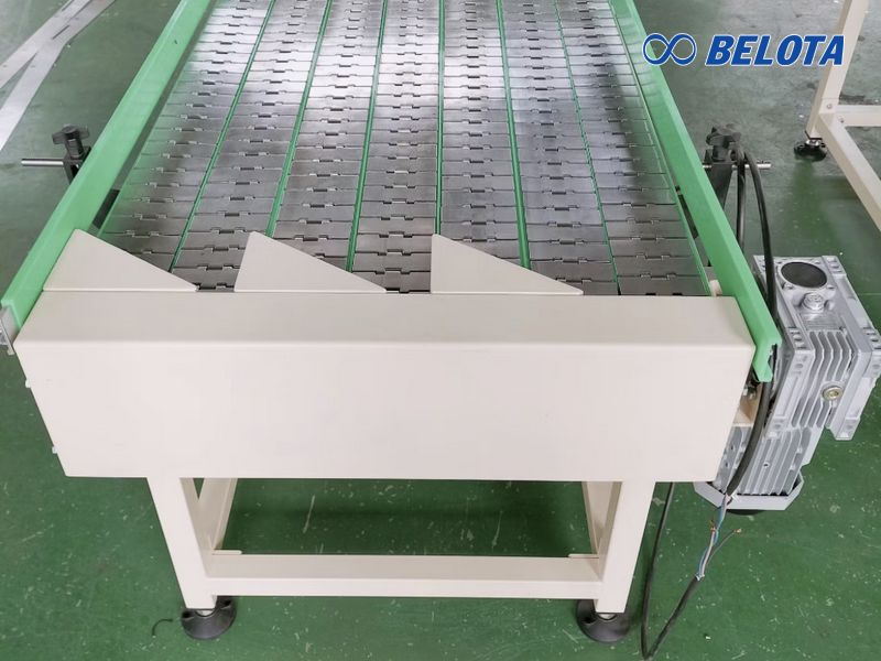 Băng tải xích Inox là giải pháp vận chuyển công nghiệp sử dụng hệ thống mắt xích thép không gỉ liên kết bền vững