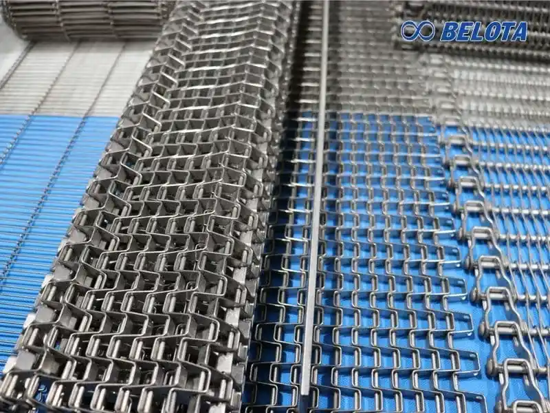 Băng tải xích lưới inox là loại băng tải công nghiệp được thiết kế với mặt băng tải làm từ lưới thép không gỉ (inox 304/316)