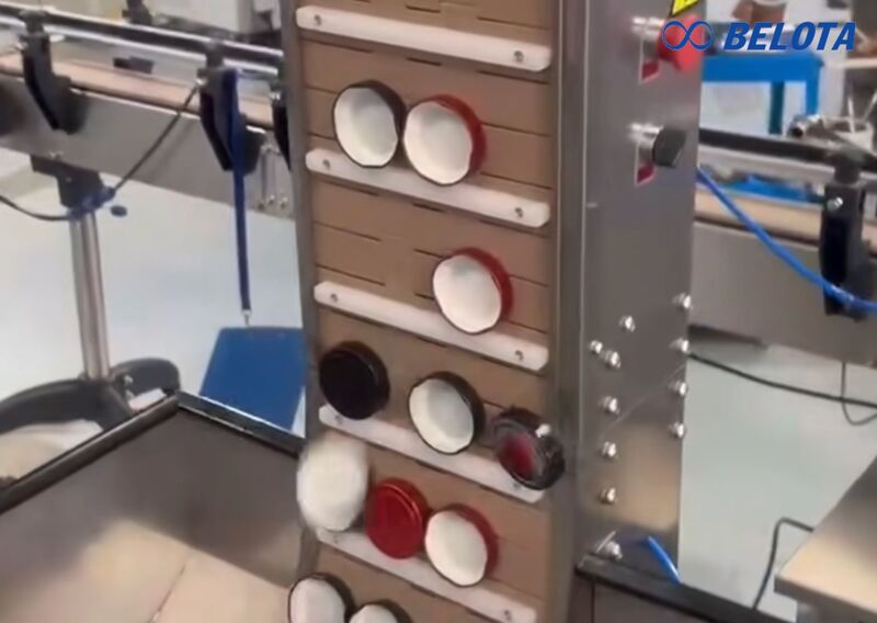 Băng tải xích nhựa cấp nắp chai