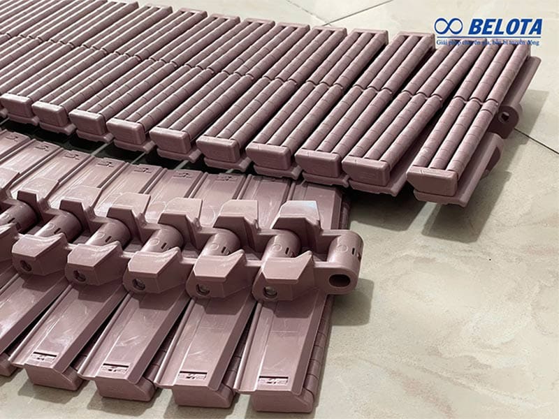 Băng tải xích nhựa vận hành ổn định ở tốc độ cao và chịu tải tốt