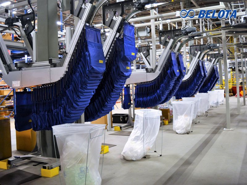 Băng tải xích treo dây chuyền may mặc