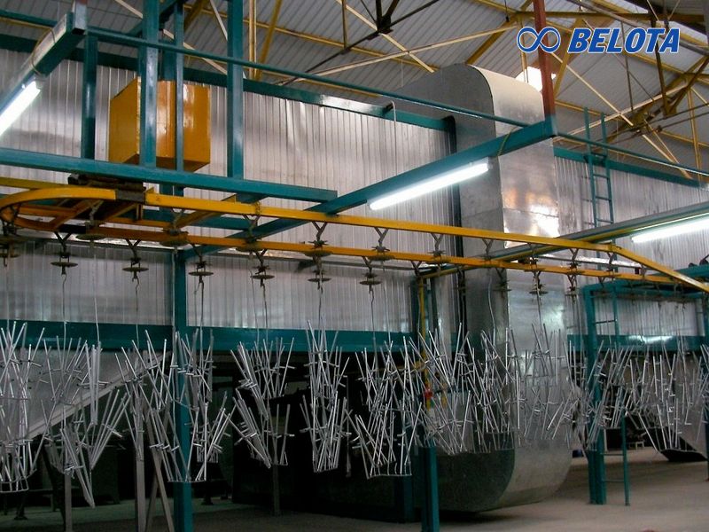 Băng tải xích treo dây chuyền may mặc