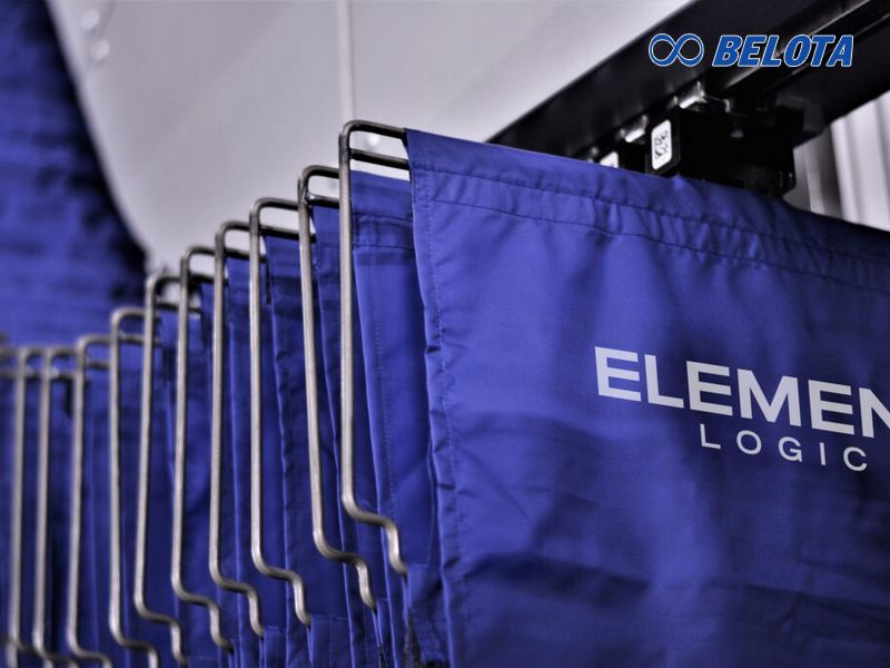 Băng tải xích treo dây chuyền may mặc