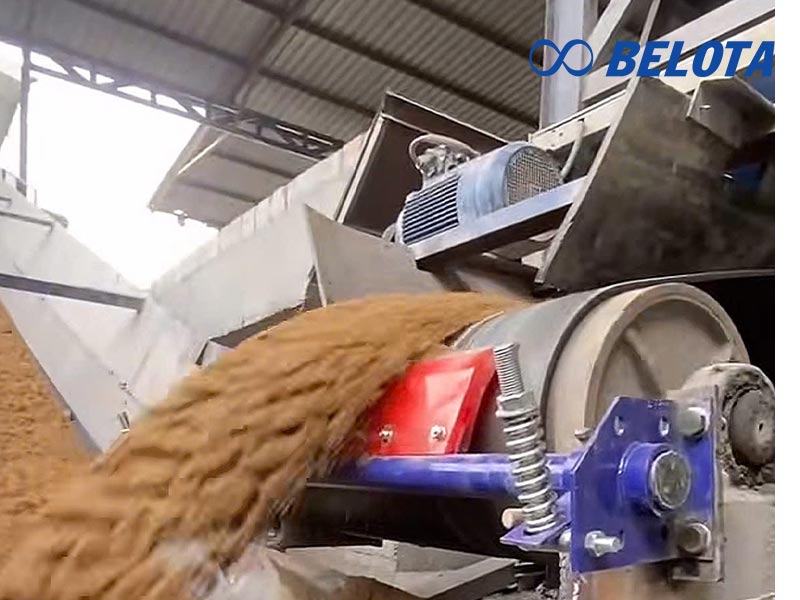 Bộ gạt băng tải được lắp trong hệ thống băng tải ngành khai thác khoáng