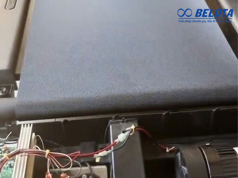  Căn chỉnh băng tải nằm cân đối hai bên 