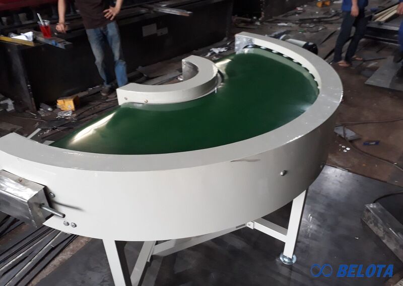 Cấu tạo và đặc điểm của băng tải cong 180 độ
