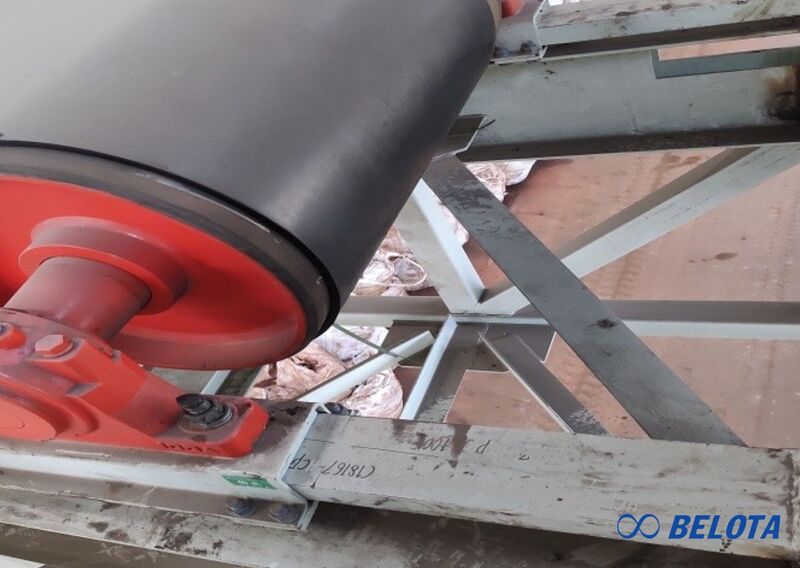 Cơ cấu căng băng tải là bộ phận dùng để điều chỉnh và duy trì lực căng phù hợp cho dây băng tải 