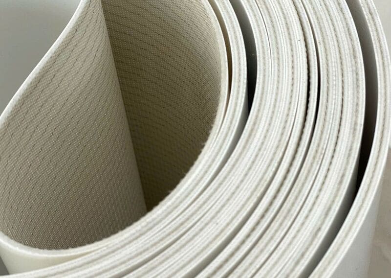 Có thể thấm nước ở mép sau một thời gian dài sử dụng