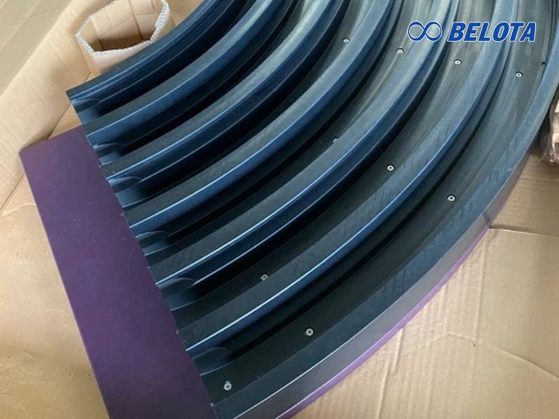 Cua Cong Dẫn Hướng Xích Nhựa