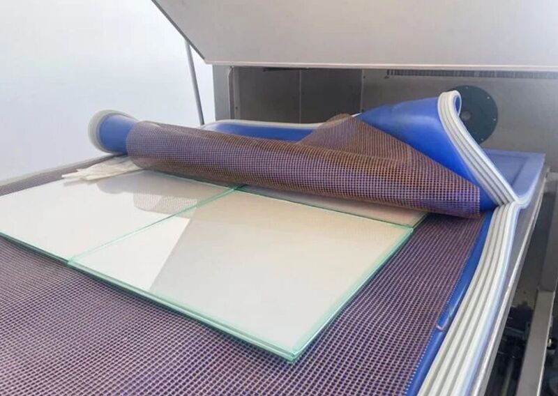 Đặt bộ kính lên trên lưới PTFE