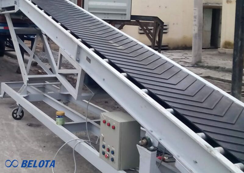 Băng tải cao su gân V là giải pháp tối ưu cho việc vận chuyển hàng hóa lên dốc cao