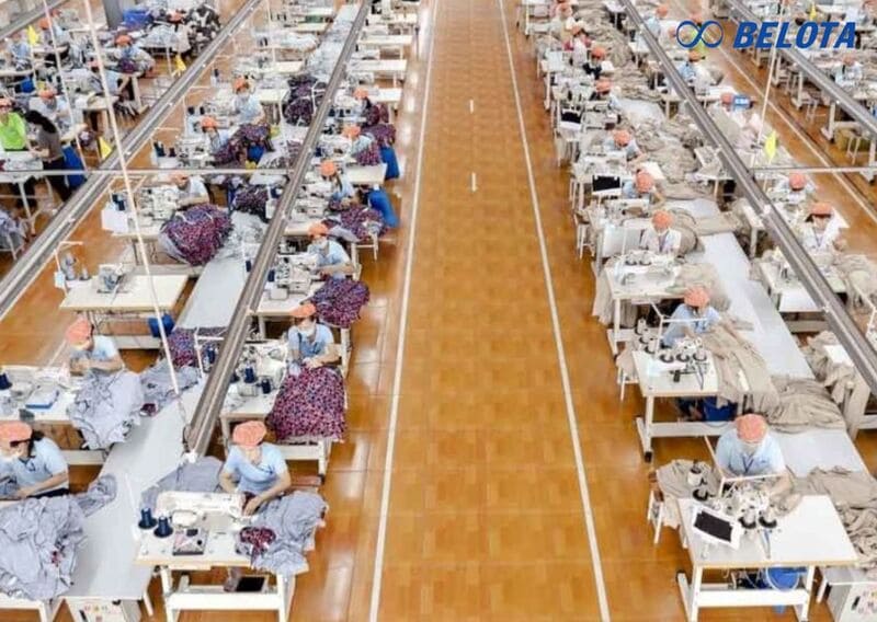 Dây chuyền sản xuất quần áo công nghiệp tự động hóa giúp giảm thao tác thủ công