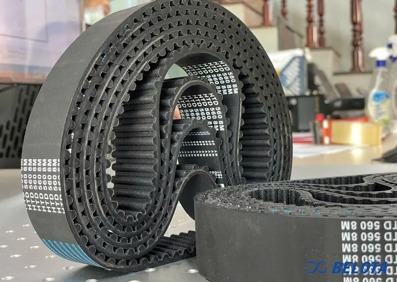 Dây curoa răng là loại dây truyền động có các răng định hình ở mặt trong, ăn khớp với bánh răng puly