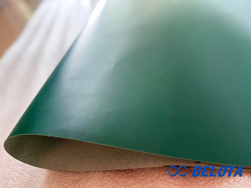 Dễ làm sạch không bám dầu mỡ là ưu điểm nổi bật của bề mặt trơn, bóng