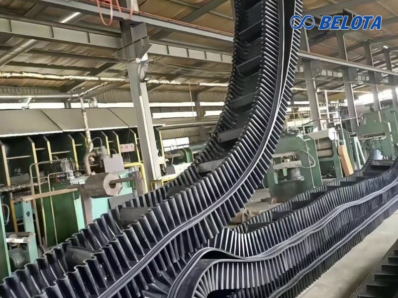 Gầu tải cao su có thể được sản xuất với lớp cao su chịu nhiệt, đáp ứng dải nhiệt lớn