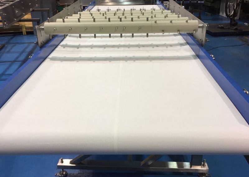 Lắp dây băng tải PU lên hệ thống