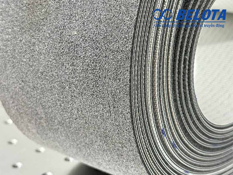 Lớp lõi sử dụng bố PVC giúp chịu lực tốt