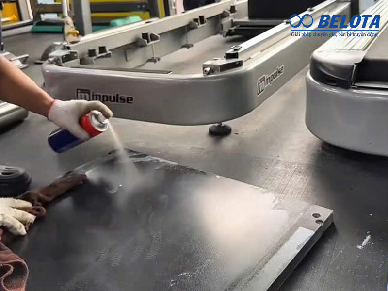 Luôn vệ sinh định kỳ máy chạy bộ