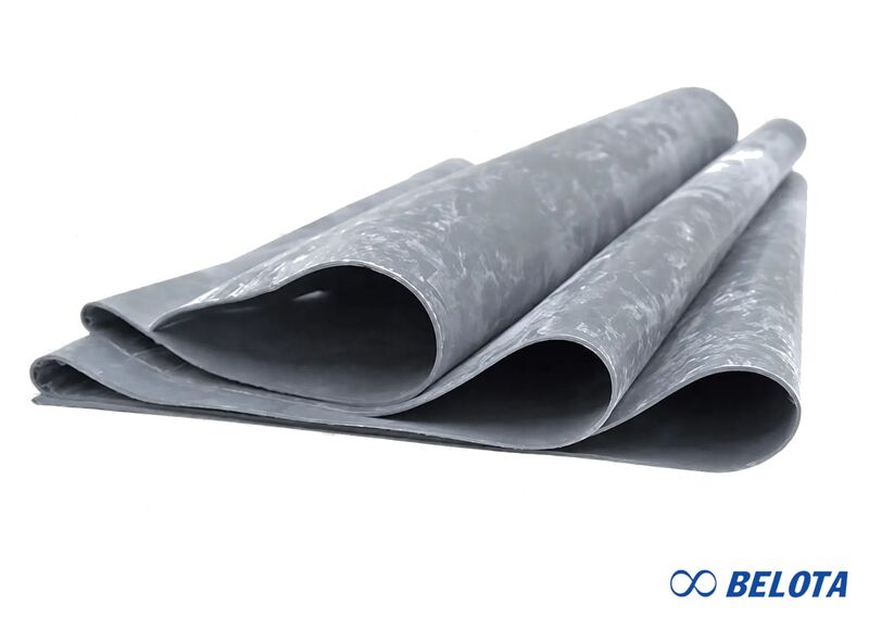 Màng cao su tự nhiên được sản xuất từ mủ cây cao su hoặc cao su tổng hợp