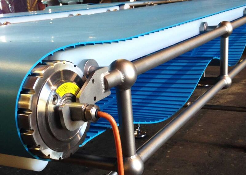 Momen xoắn quyết định khả năng khởi động và duy trì chuyển động của băng tải